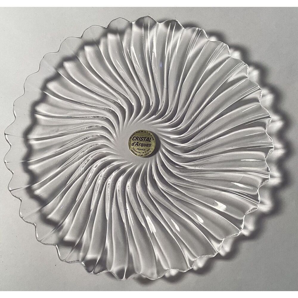 Plates w/Scalloped Rim 7” - Picture 2 of 5